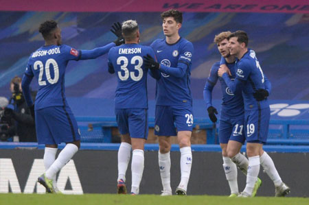 布斯克茨与阿尔巴现身迈阿密网球表演赛，为同胞阿卡助阵