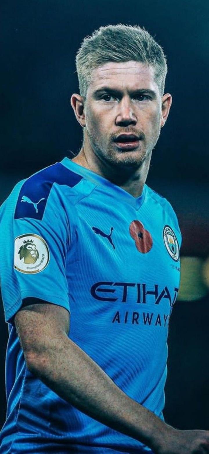 热搜第一！#泰勒斯威夫特官宣订婚 ，男方是知名橄榄球球星