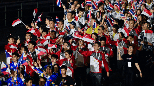 不是，美国现在十几岁的女孩子都能这么投篮了吗