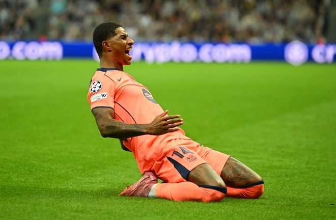 足坛狂欢一夜！欧冠7冠王3-2大逆转登顶意甲，红魔4-1大胜中资球队升第6